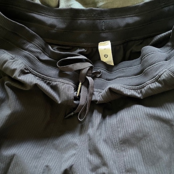 Dance Studio Relaxed-Fit Mid-Rise Cargo Jogger in Black, Size M - Picture 4 of 5